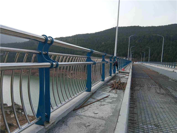 林芝不锈钢桥梁护栏的特点及其在桥梁安全中的重要作用